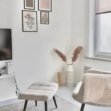 Ground Floor Apartment/wi-fi+free Parking *