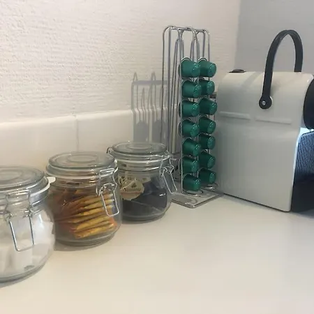 Ground Floor Apartment/wi-fi+free Parking Apartment *