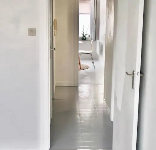 Ground Floor Apartment/wi-fi+free Parking *