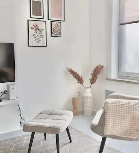 Ground Floor Apartment/wi-fi+free Parking *